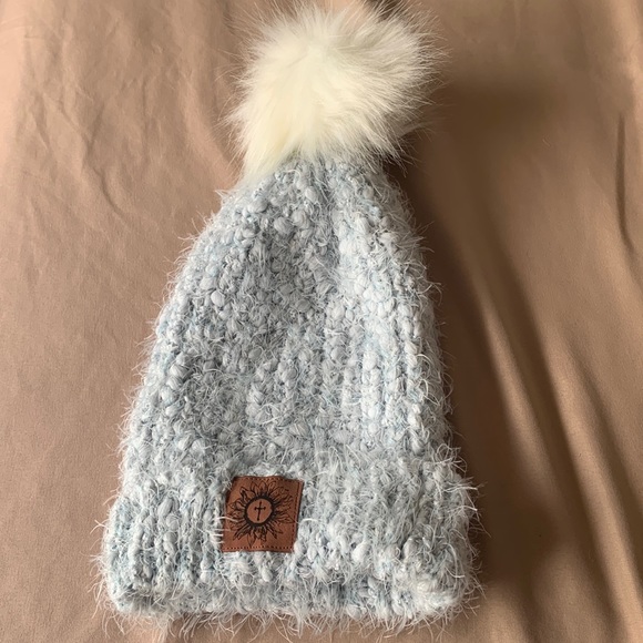 Knit Beanie w/ Pom Pom - Picture 1 of 1